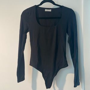 Aritzia Babaton Countour Longsleeve Bodysuit